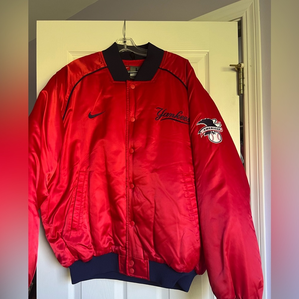NWT Men’s Yankees Satin jacket - red